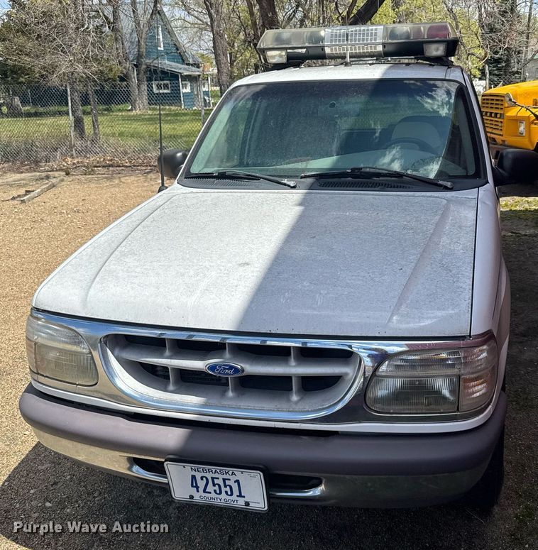 image for item EG6421 1997 Ford Explorer XLT SUV