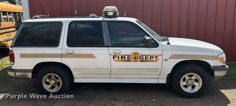 image for item EG6421 1997 Ford Explorer XLT SUV