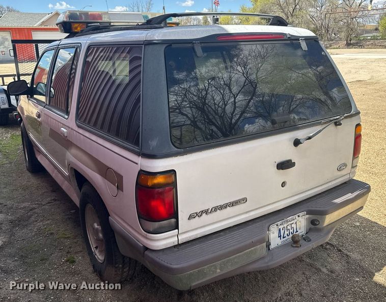 image for item EG6421 1997 Ford Explorer XLT SUV