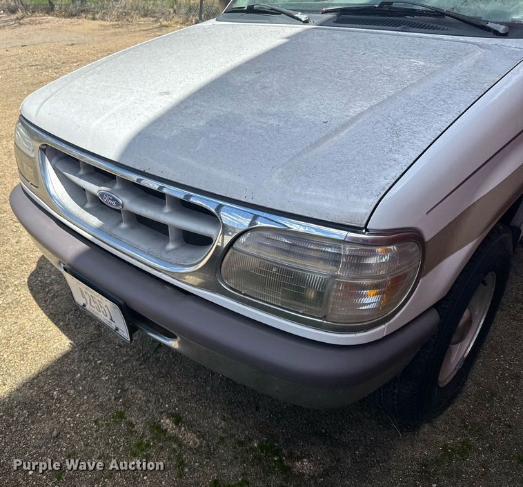 image for item EG6421 1997 Ford Explorer XLT SUV