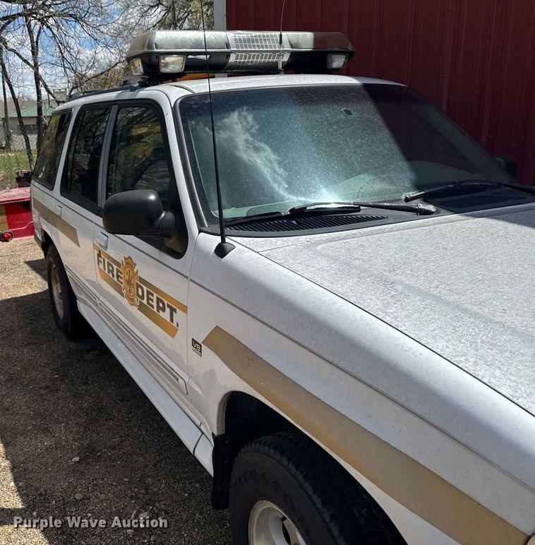 image for item EG6421 1997 Ford Explorer XLT SUV