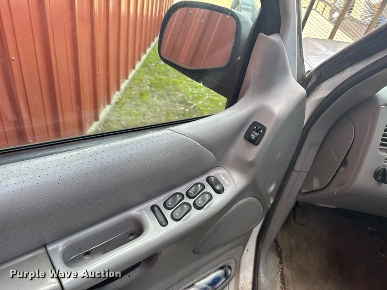 image for item EG6421 1997 Ford Explorer XLT SUV