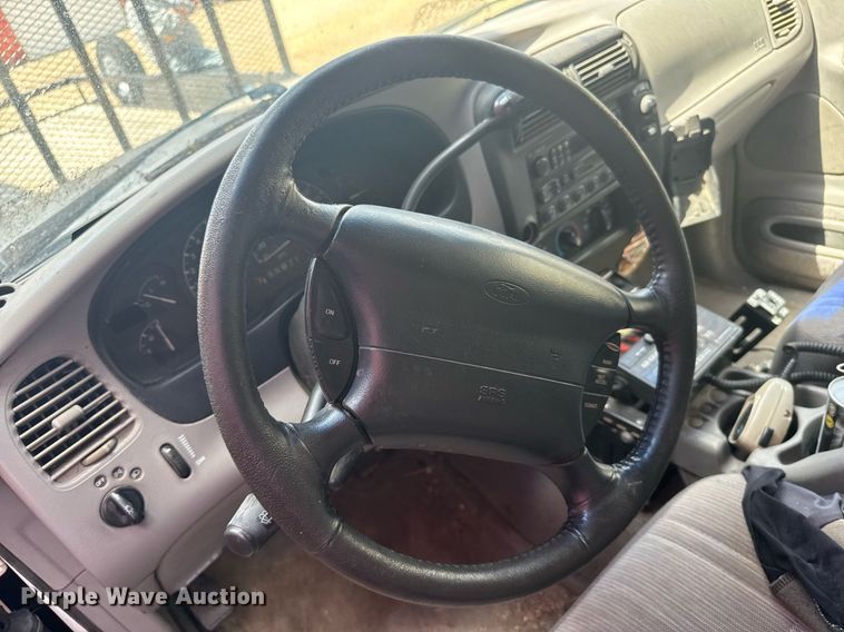 image for item EG6421 1997 Ford Explorer XLT SUV