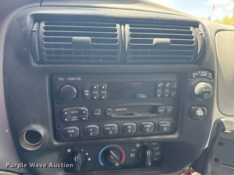 image for item EG6421 1997 Ford Explorer XLT SUV