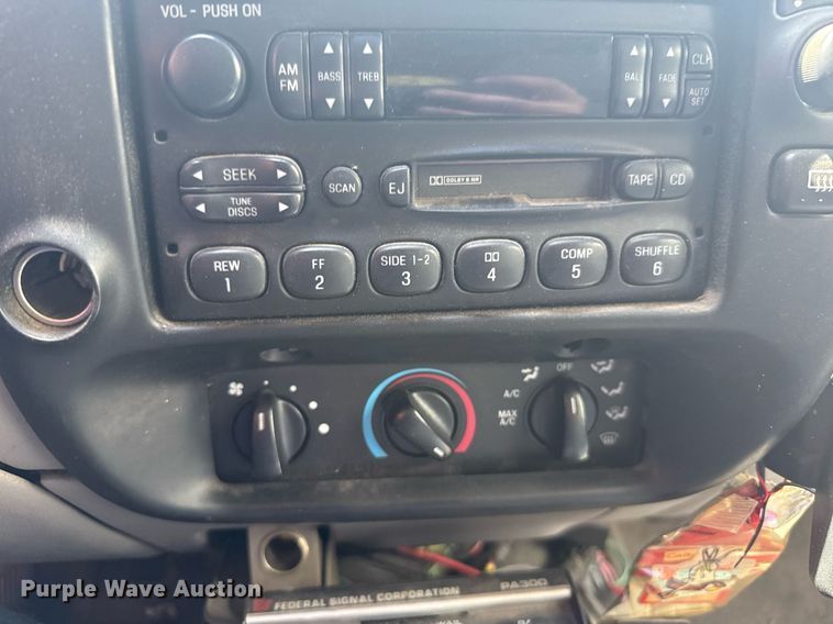 image for item EG6421 1997 Ford Explorer XLT SUV