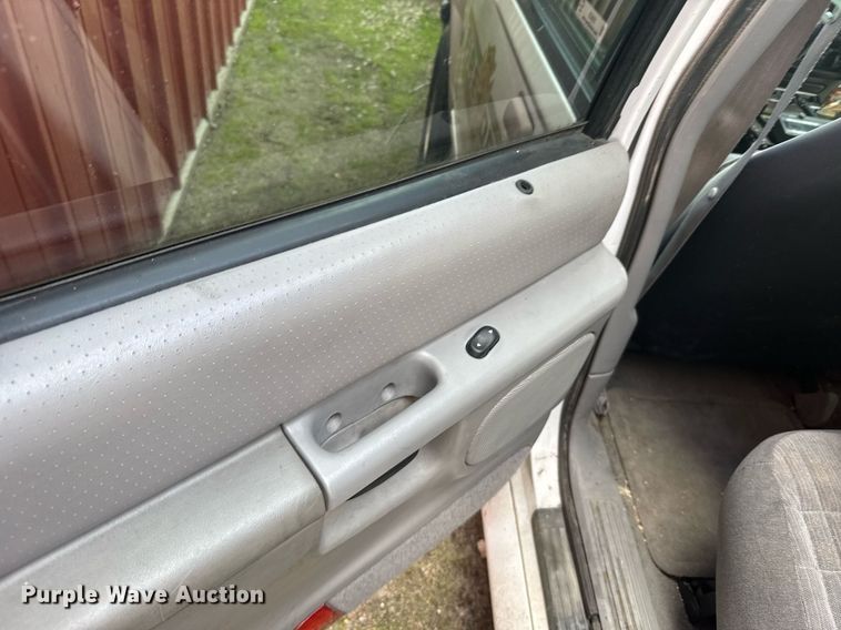 image for item EG6421 1997 Ford Explorer XLT SUV