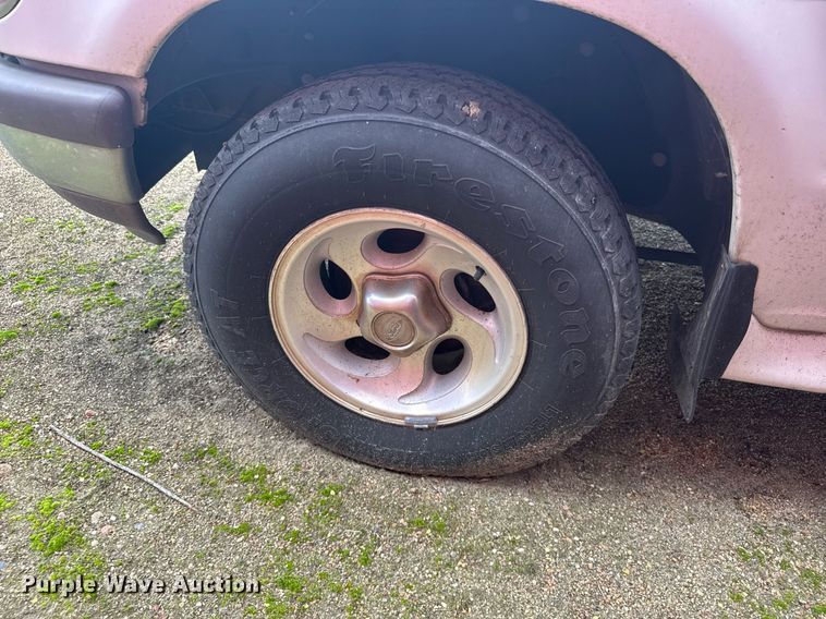 image for item EG6421 1997 Ford Explorer XLT SUV