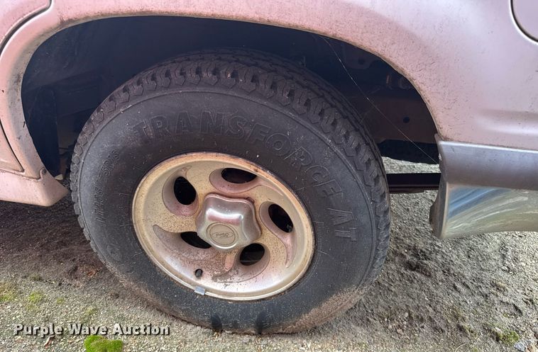 image for item EG6421 1997 Ford Explorer XLT SUV