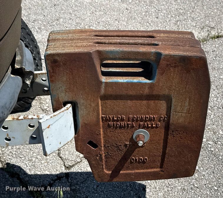 image for item EG8344 1999 New Holland TC29 tractor