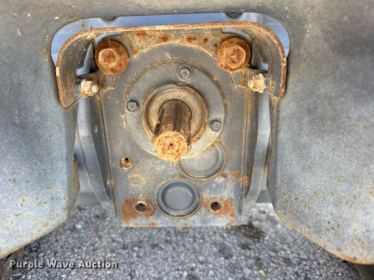 image for item EG8344 1999 New Holland TC29 tractor