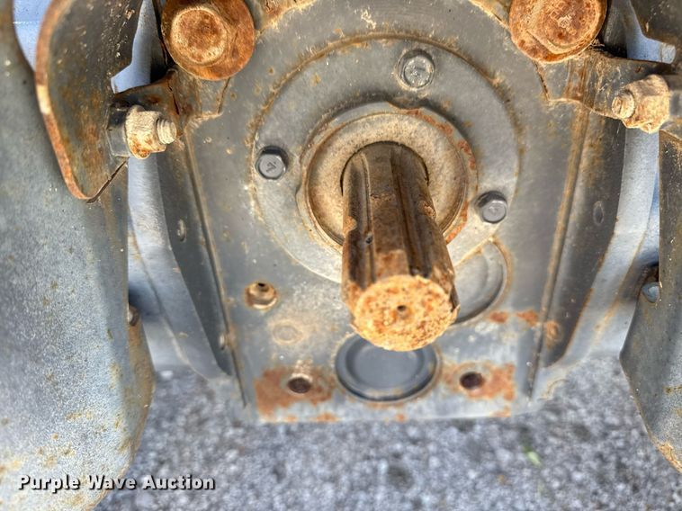 image for item EG8344 1999 New Holland TC29 tractor