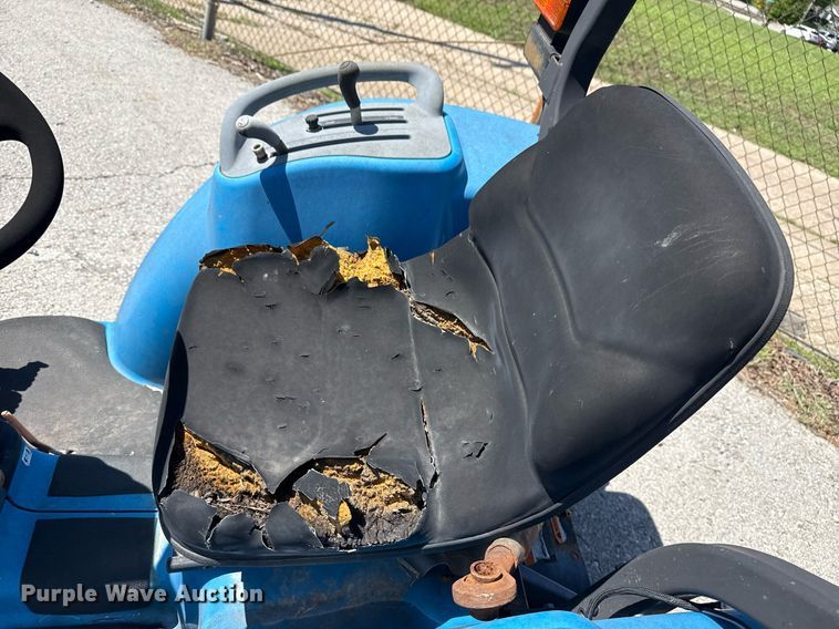 image for item EG8344 1999 New Holland TC29 tractor