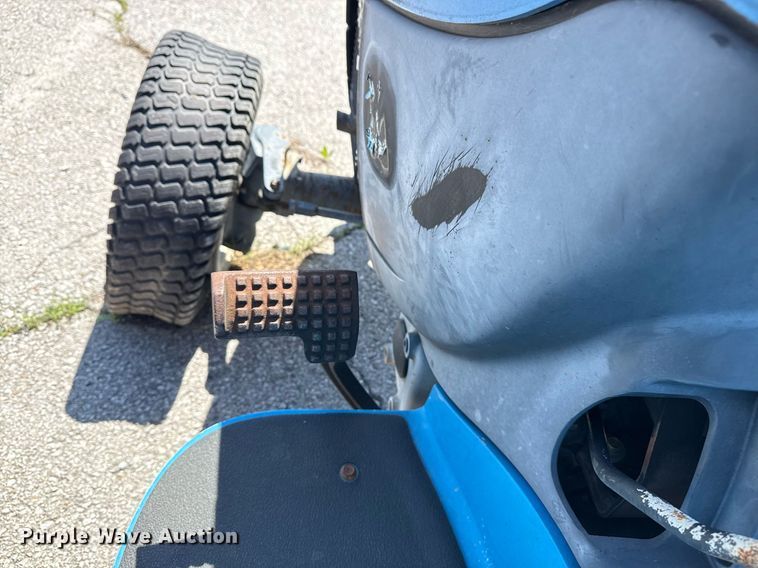 image for item EG8344 1999 New Holland TC29 tractor