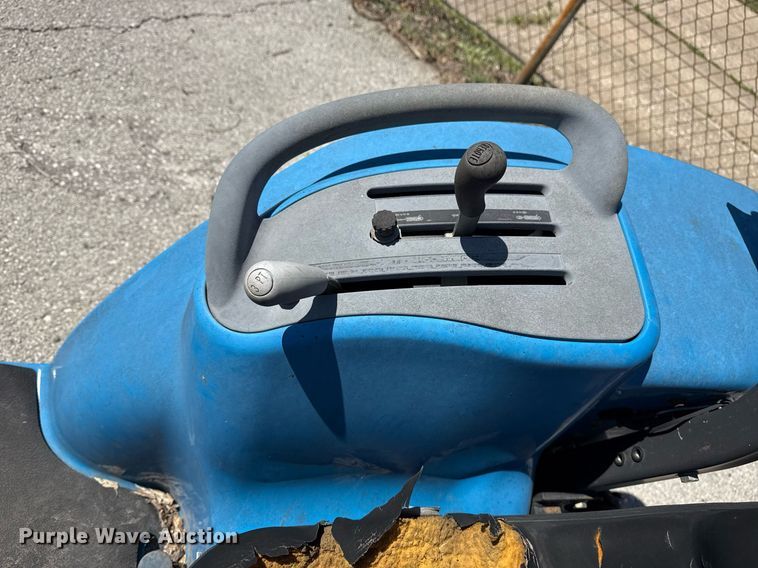 image for item EG8344 1999 New Holland TC29 tractor