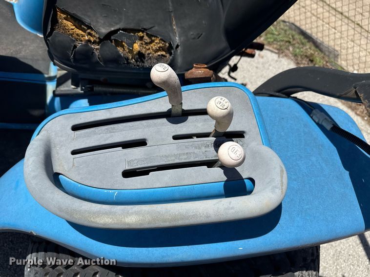 image for item EG8344 1999 New Holland TC29 tractor