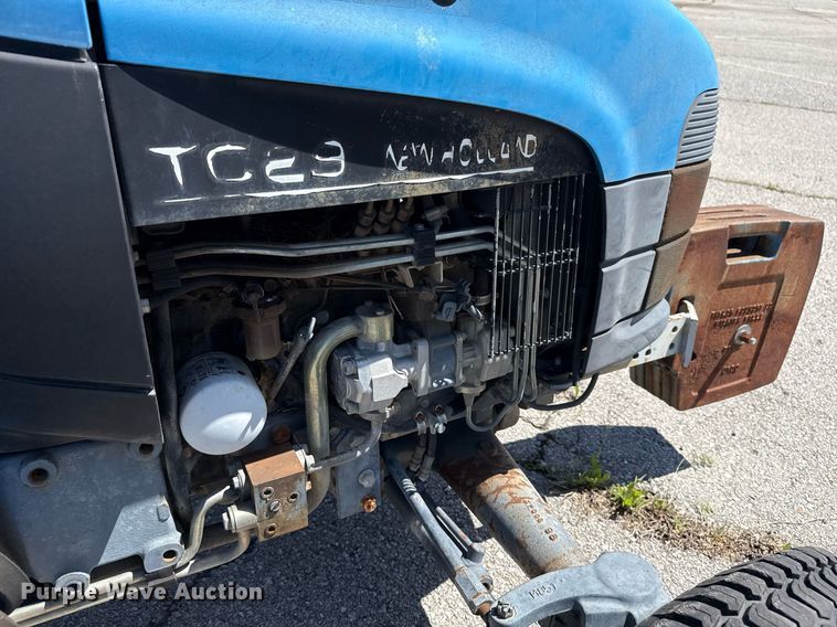 image for item EG8344 1999 New Holland TC29 tractor