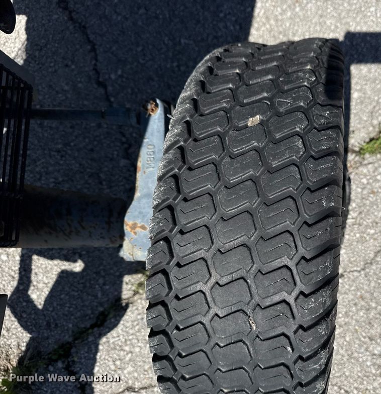 image for item EG8344 1999 New Holland TC29 tractor