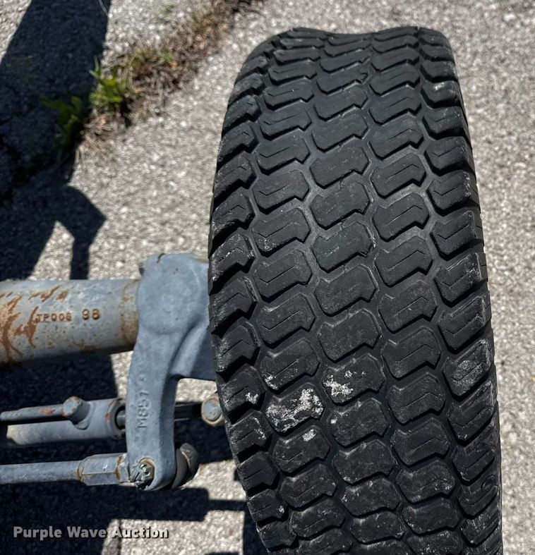 image for item EG8344 1999 New Holland TC29 tractor