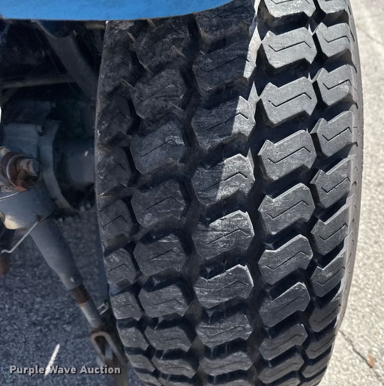 image for item EG8344 1999 New Holland TC29 tractor