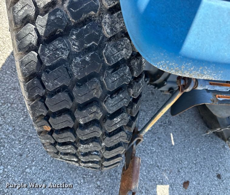 image for item EG8344 1999 New Holland TC29 tractor