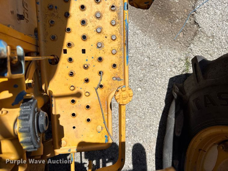 image for item EG8345 1987 Ford New Holland 4610 tractor