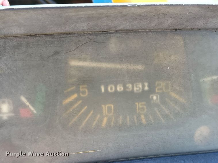 image for item EG8345 1987 Ford New Holland 4610 tractor