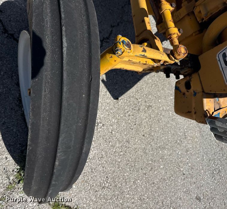 image for item EG8345 1987 Ford New Holland 4610 tractor