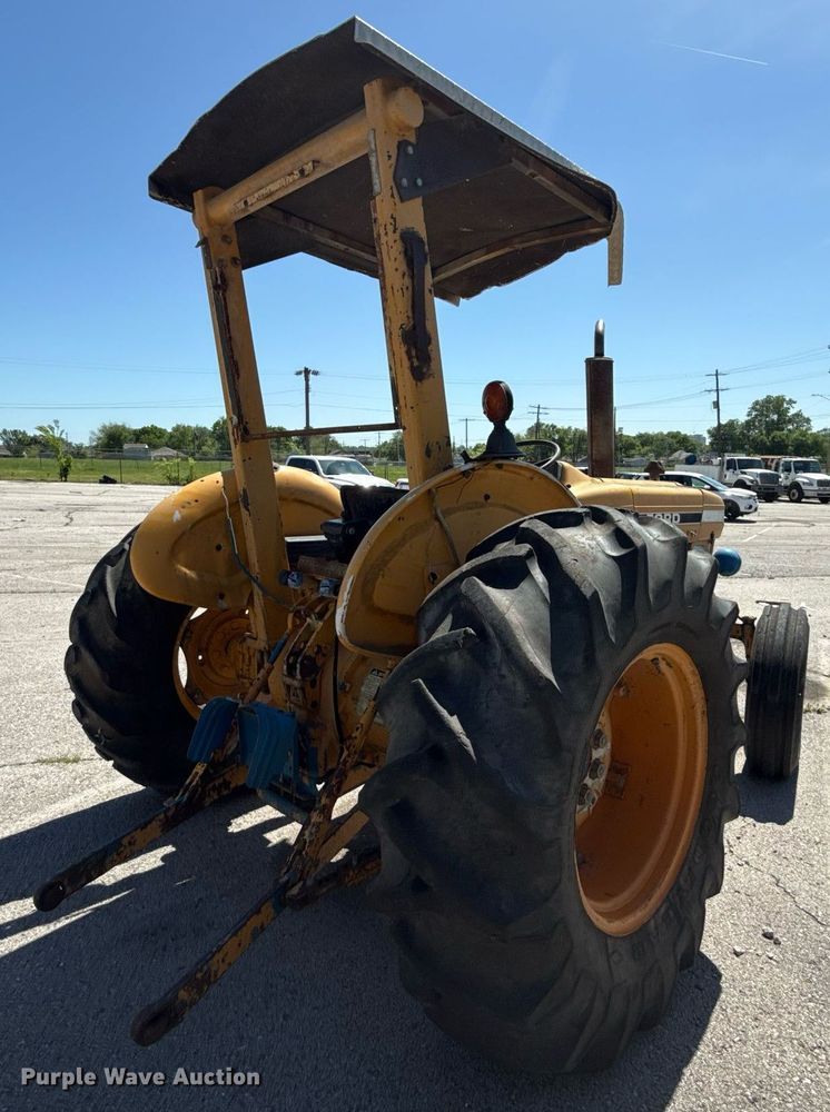 image for item EG8346 1987 Ford 4610 tractor