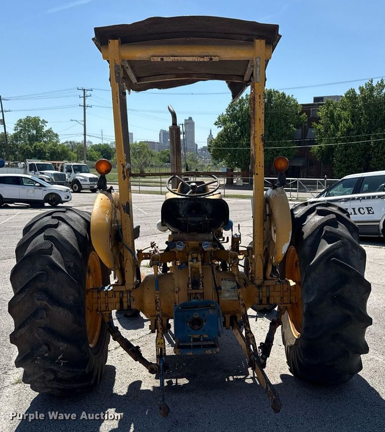 image for item EG8346 1987 Ford 4610 tractor