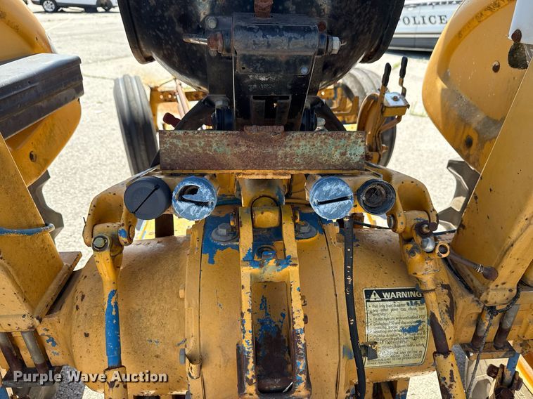 image for item EG8346 1987 Ford 4610 tractor