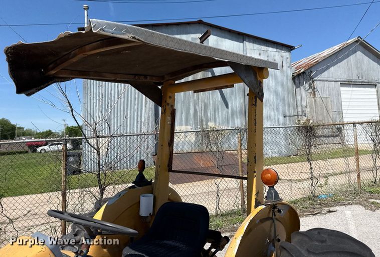 image for item EG8346 1987 Ford 4610 tractor