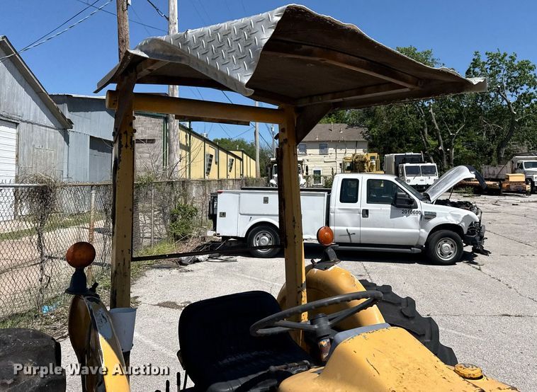 image for item EG8346 1987 Ford 4610 tractor