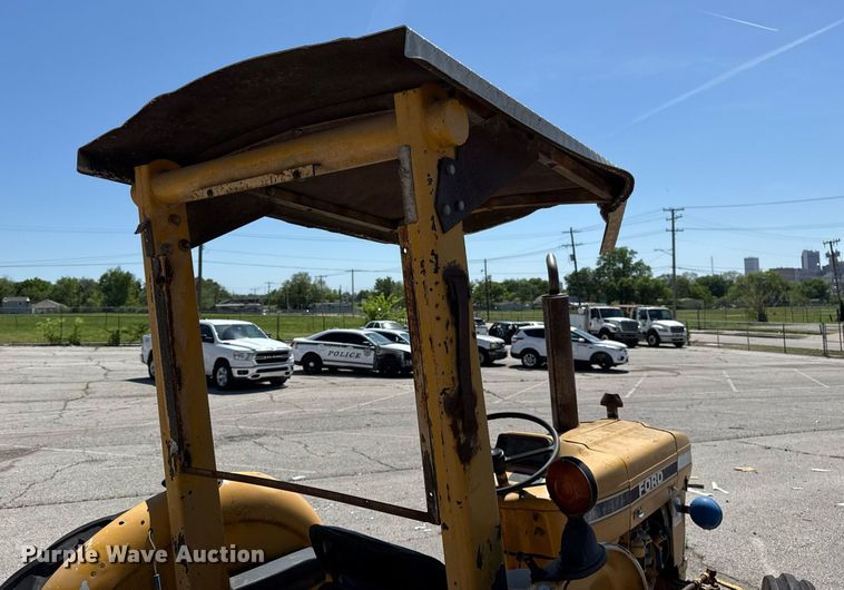 image for item EG8346 1987 Ford 4610 tractor