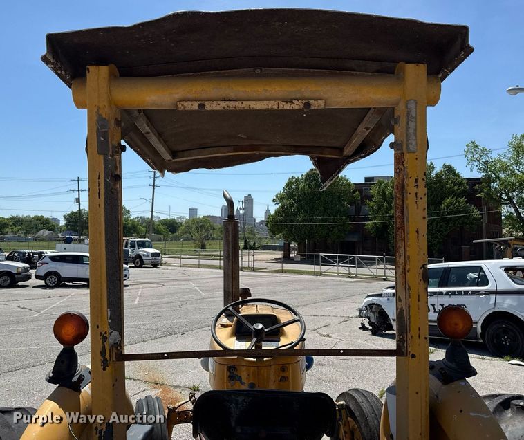 image for item EG8346 1987 Ford 4610 tractor