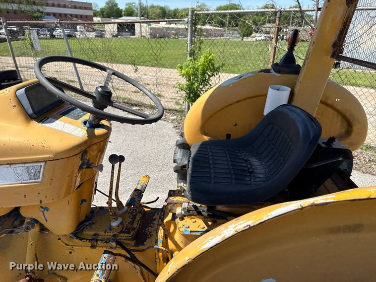 image for item EG8346 1987 Ford 4610 tractor