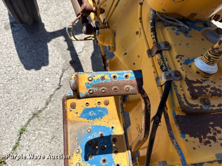 image for item EG8346 1987 Ford 4610 tractor