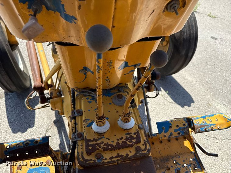 image for item EG8346 1987 Ford 4610 tractor