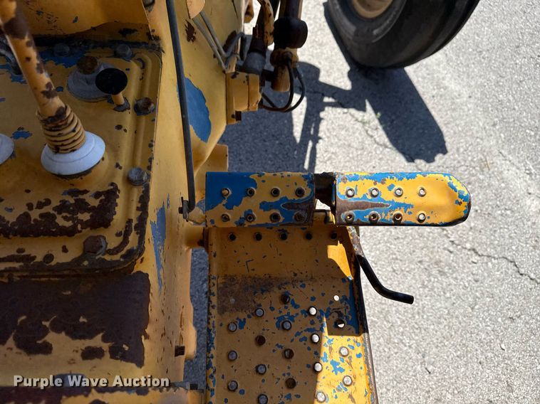 image for item EG8346 1987 Ford 4610 tractor