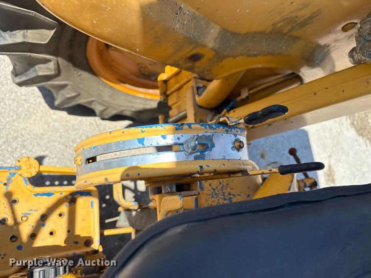 image for item EG8346 1987 Ford 4610 tractor