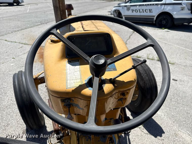 image for item EG8346 1987 Ford 4610 tractor