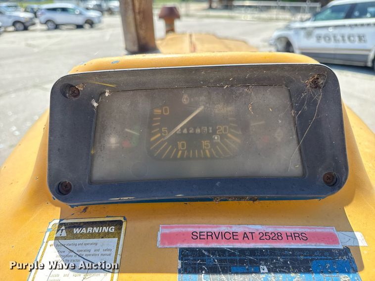 image for item EG8346 1987 Ford 4610 tractor