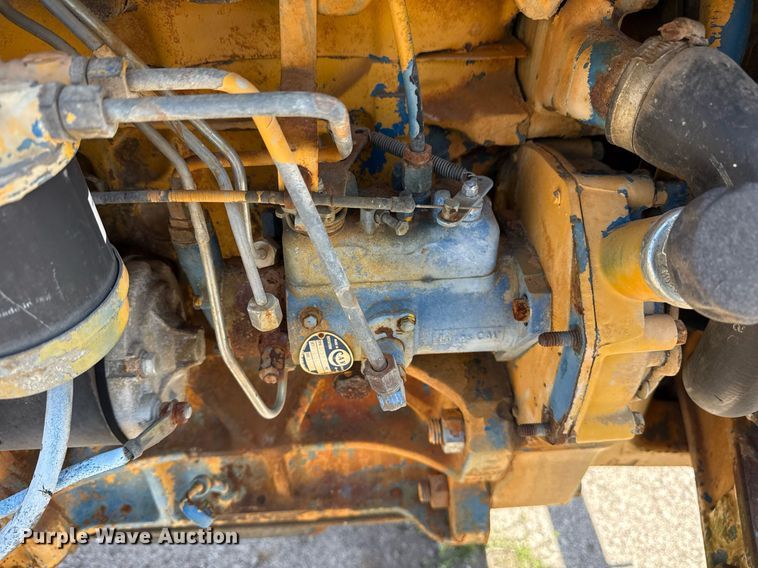 image for item EG8346 1987 Ford 4610 tractor