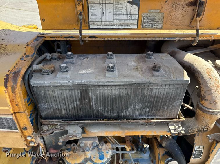 image for item EG8346 1987 Ford 4610 tractor