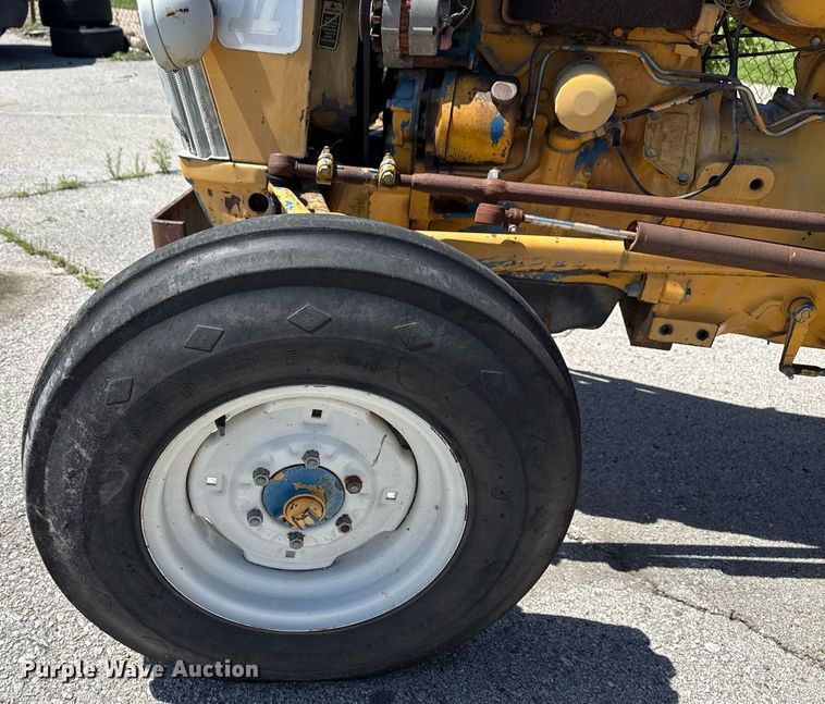 image for item EG8346 1987 Ford 4610 tractor