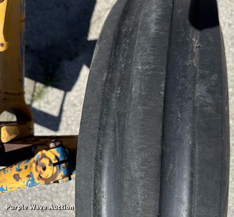 image for item EG8346 1987 Ford 4610 tractor