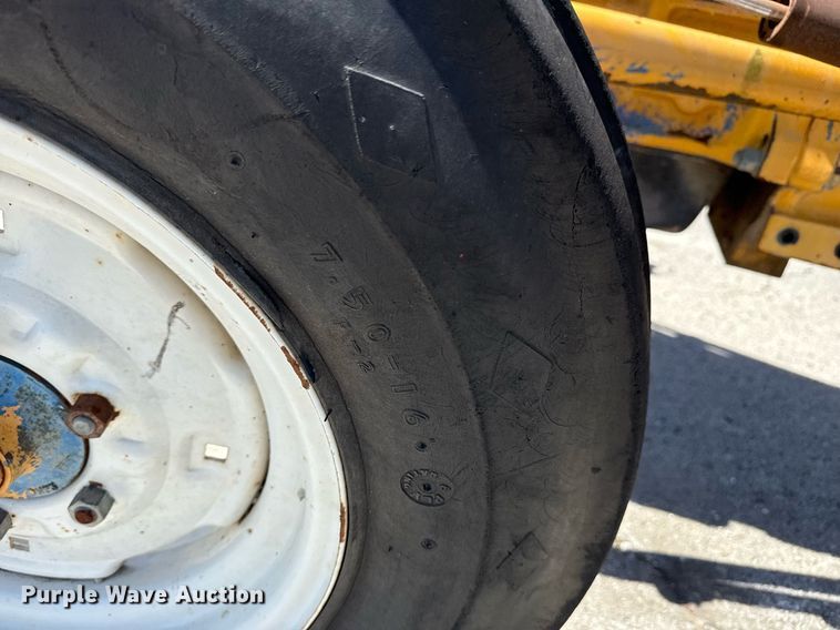 image for item EG8346 1987 Ford 4610 tractor