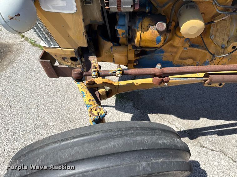 image for item EG8346 1987 Ford 4610 tractor