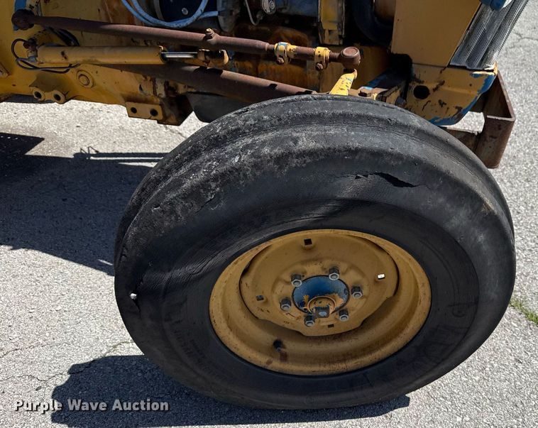 image for item EG8346 1987 Ford 4610 tractor