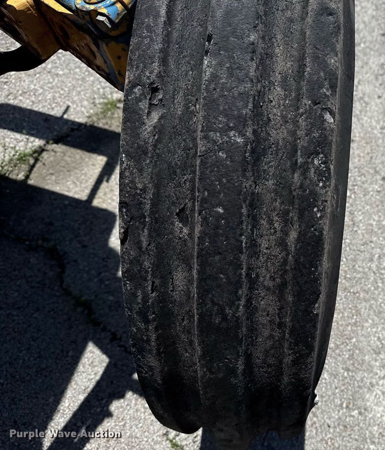 image for item EG8346 1987 Ford 4610 tractor