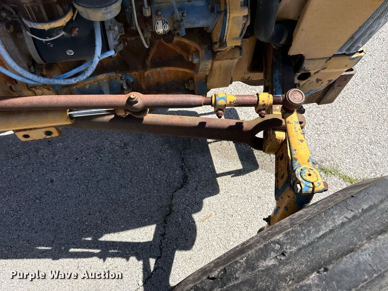 image for item EG8346 1987 Ford 4610 tractor